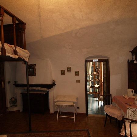 Le Petit Chateau Bed & Breakfast Dolceacqua Eksteriør bilde