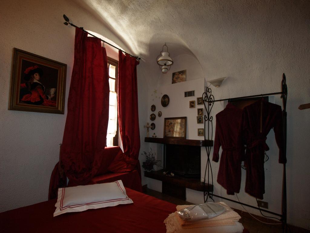 Le Petit Chateau Bed & Breakfast Dolceacqua Rom bilde