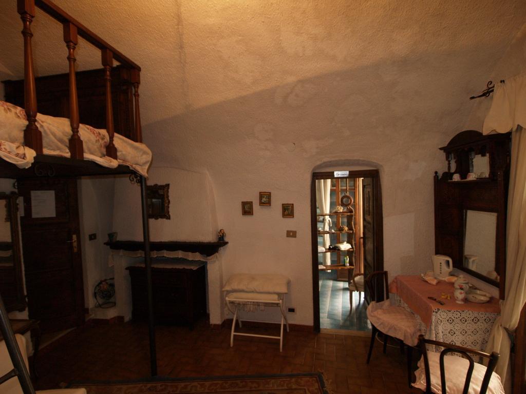 Le Petit Chateau Bed & Breakfast Dolceacqua Eksteriør bilde