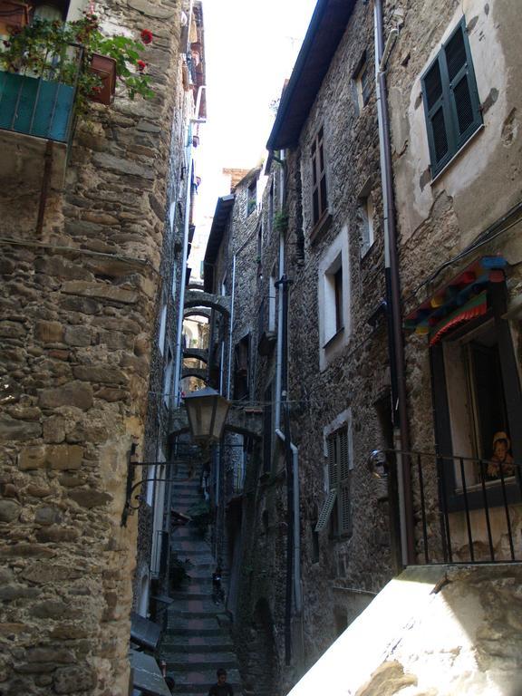 Le Petit Chateau Bed & Breakfast Dolceacqua Eksteriør bilde